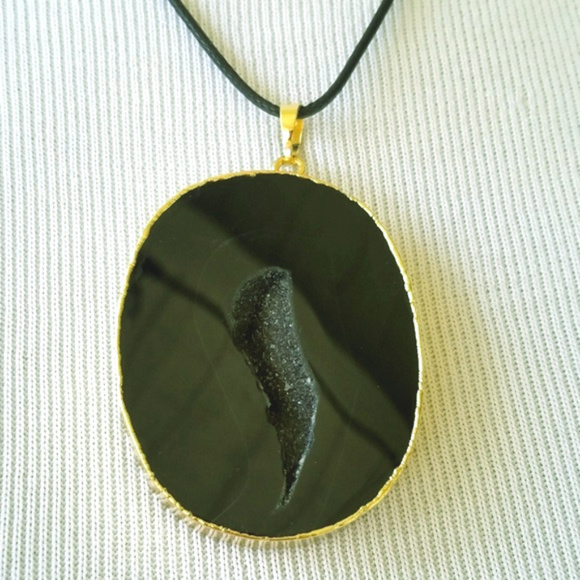 Statement black agate geode necklace - Picture 2 of 8